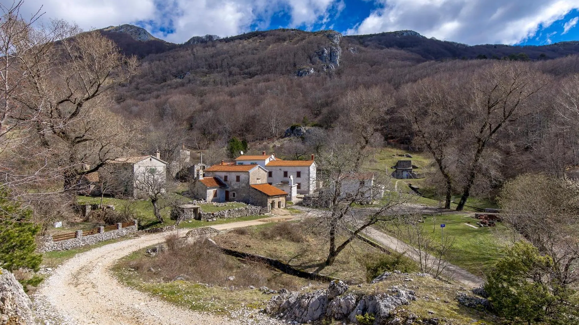 Stalica Little Barn Apartment Mala Ucka